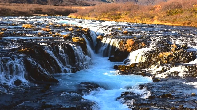 Bruarfoss -冰岛的蓝色瀑布视频素材