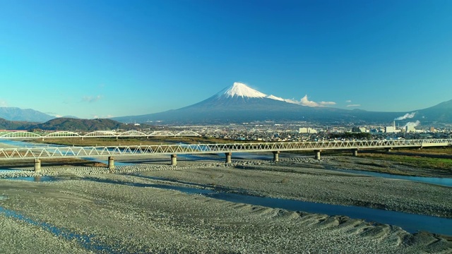 富士山和天上的富士河视频素材