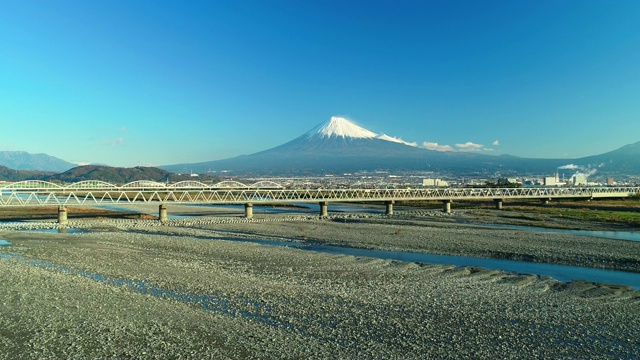 富士山和天上的富士河视频素材