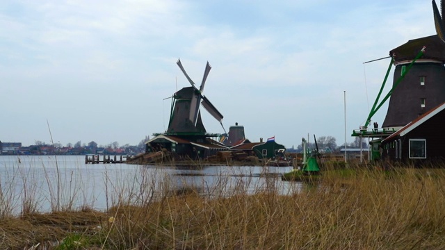 Zaanse Schans的风车视频素材