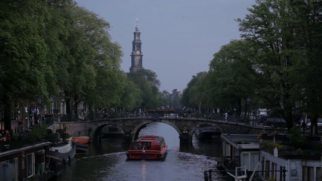 阿姆斯特丹黄昏的Prinsengracht canal和Westerkerk视频下载