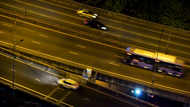 首都高速公路上有4k繁忙的交通视频素材