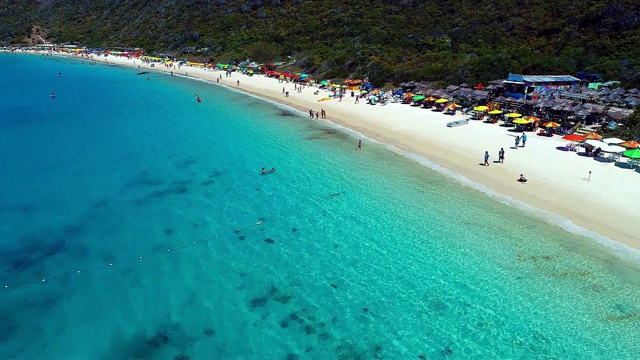 鸟瞰图Forno海滩，Arraial do Cabo。视频素材