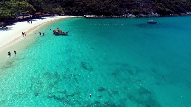 鸟瞰图Forno海滩，Arraial do Cabo。视频素材