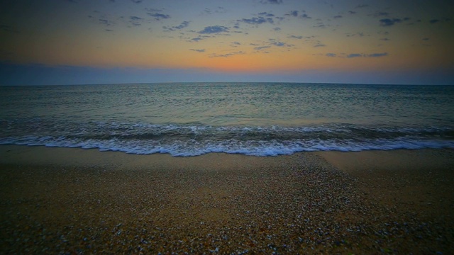 海滩上的日出视频素材