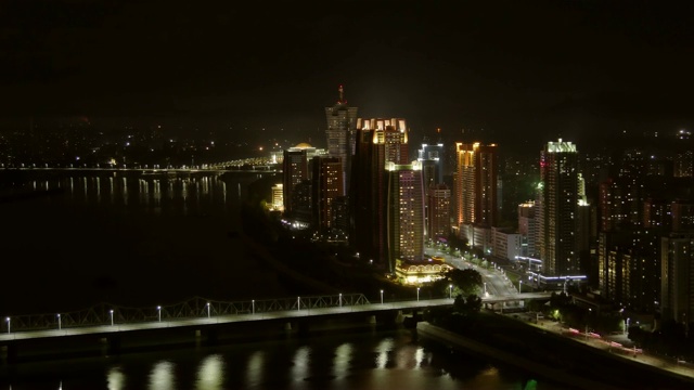 朝鲜平壤未来科学街的天际线夜景。视频素材