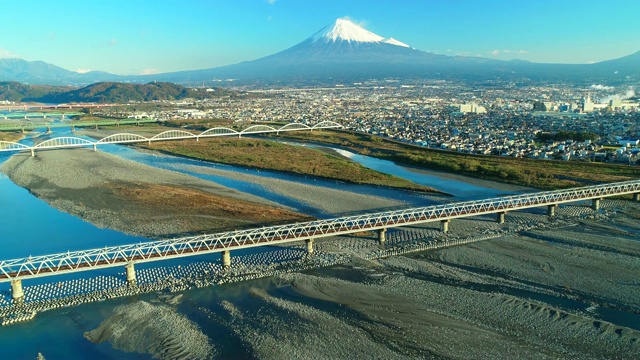 富士山和天上的富士河视频素材