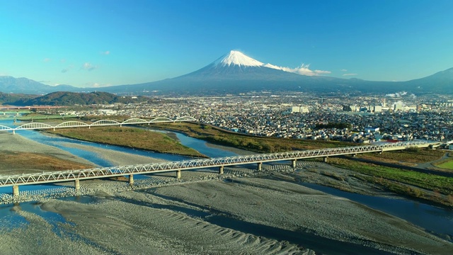 富士山和天上的富士河视频素材