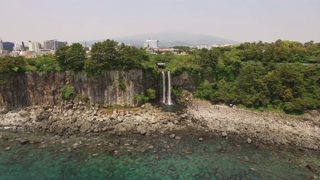 济州岛西浦的正邦瀑布视频素材