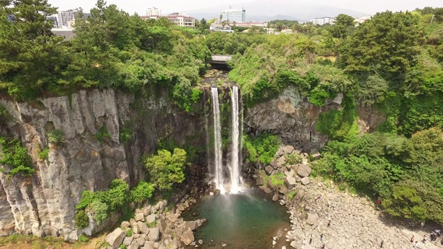 济州岛西浦的正邦瀑布视频素材