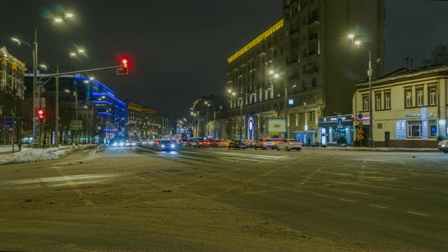 夜晚十字路口的交通堵塞时间流逝视频素材