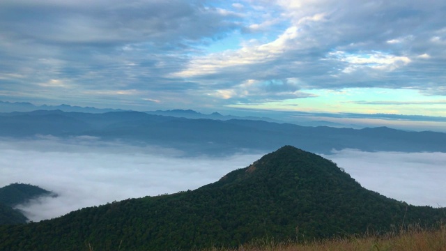 泰国清迈芒宗山顶的雾和云视频素材