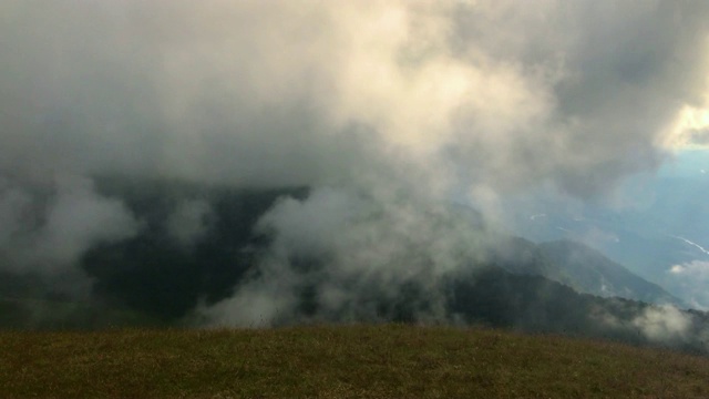 泰国清迈芒宗山顶的雾和云视频素材