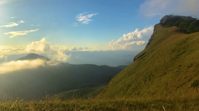 泰国清迈芒宗山顶的雾和云视频素材