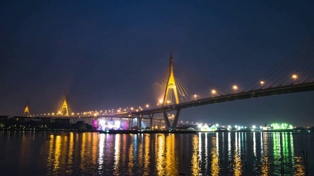 时间流逝泰国曼谷湄南河上的普密蓬大桥视频素材