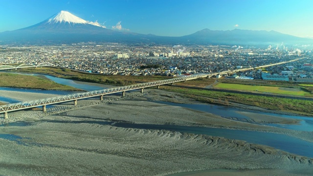 富士山和天上的富士河视频素材