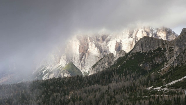 意大利Dolomites的Piz dles Cunturines。视频素材