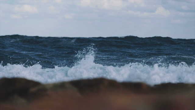 汹涌的地中海和海浪视频素材