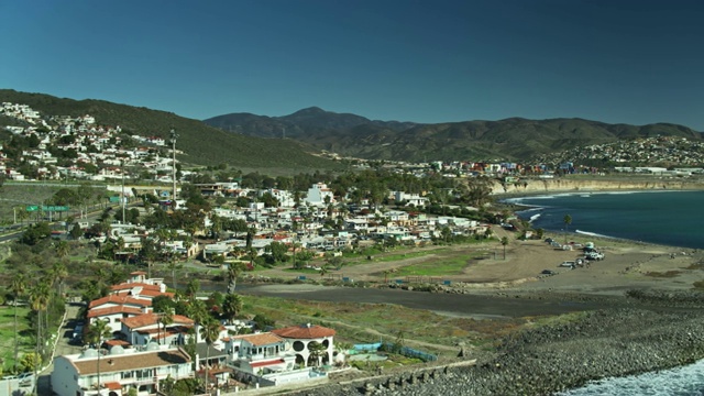 海滩房屋在Playa San Miguel，恩塞纳达-埃尔视频素材