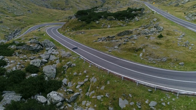 带无人机的山口。Transfagarasan道路。视频素材