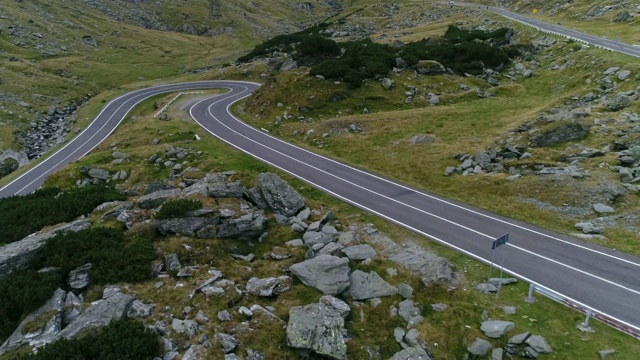 带无人机的山口。Transfagarasan道路。视频素材