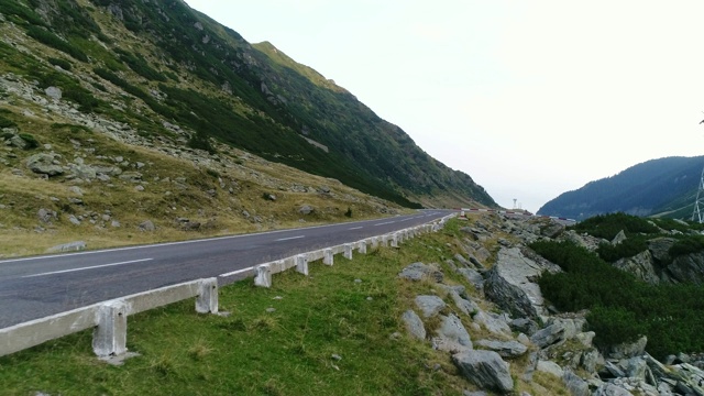 带无人机的山口。Transfagarasan道路。视频下载