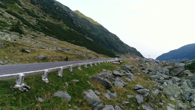 带无人机的山口。Transfagarasan道路。视频素材