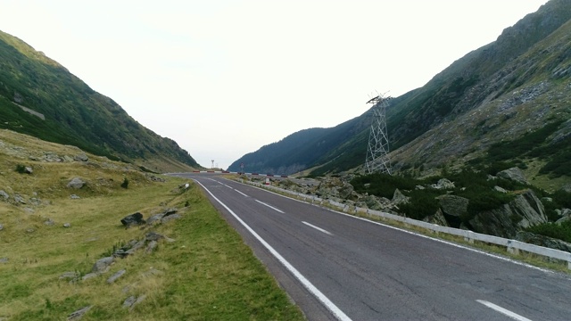 带无人机的山口。Transfagarasan道路。视频素材