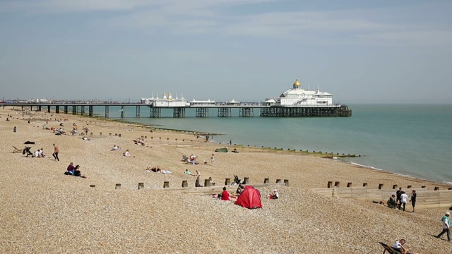 英国东苏塞克斯的伊斯特本海滩视频素材