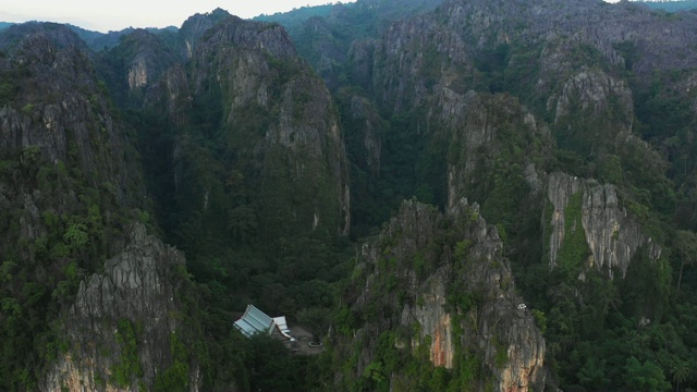 飞越山景4k视频视频素材