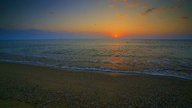 海滩上的日出视频素材