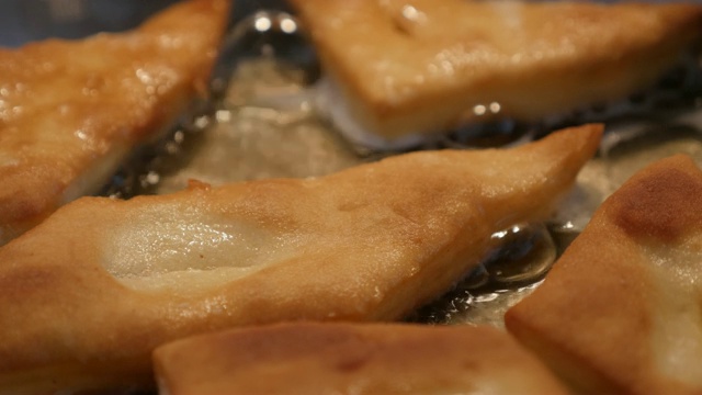 3840X2160 - Dough made Pirozhki arranged in frying pan特写4K 2160p 30fps超高清视频视频素材