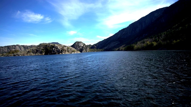 POV航空吕瑟峡湾峡湾挪威海岸线山脉视频素材