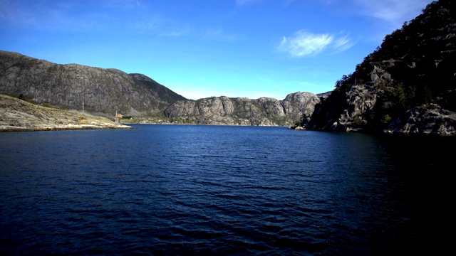 POV航空吕瑟峡湾峡湾挪威海岸线山脉视频素材