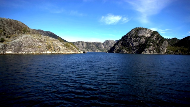 POV航空吕瑟峡湾峡湾挪威海岸线山脉视频素材