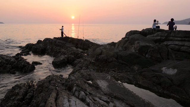 巴东海滩日落，普吉岛，泰国视频素材