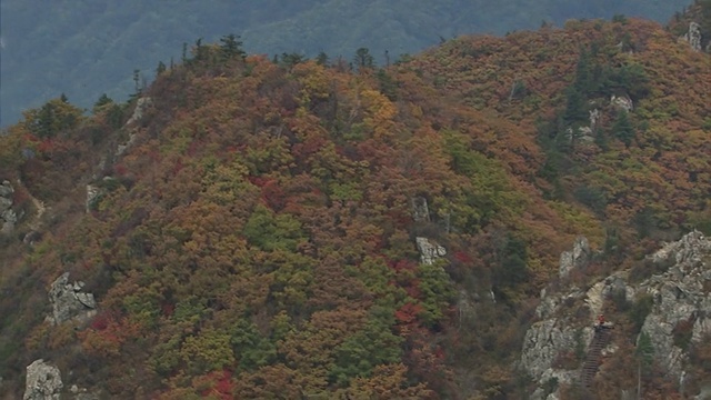 韩国江原道的雪山秋景(热门旅游目的地)视频素材