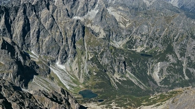 鸟瞰图Velka Studena dolina和湖在高塔特拉斯山，斯洛伐克视频素材