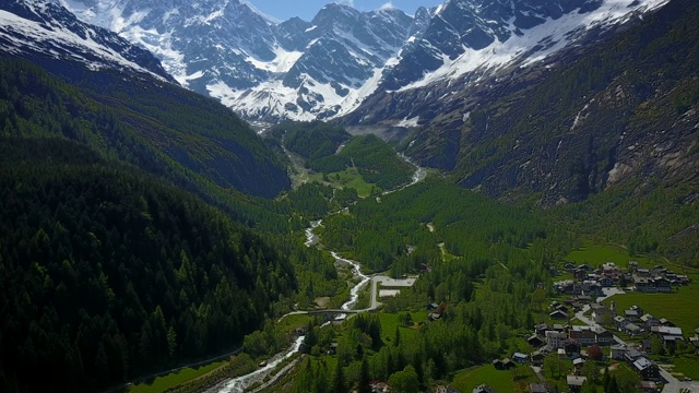 高山密布的高山村庄视频素材