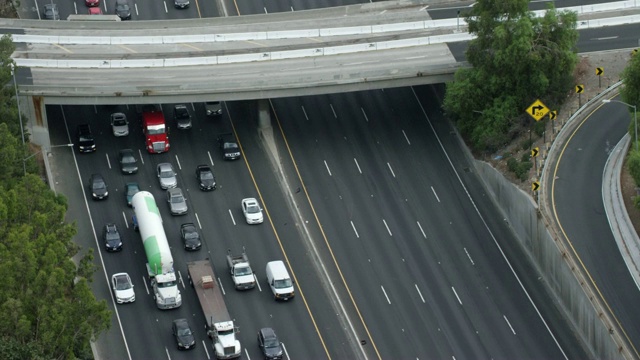 高速公路交通鸟瞰图视频素材