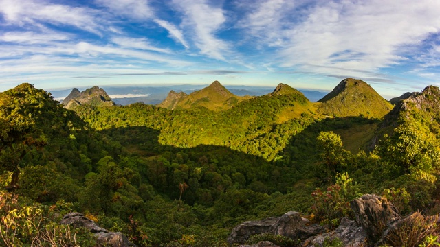 Doi Luang Chiang Dao山地标自然旅游清迈，泰国4K时间流逝视频素材