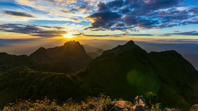 日落Doi琅清岛山地标自然旅游胜地清迈，泰国4K时间流逝视频素材