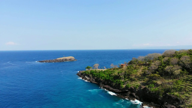 飞越印尼巴厘岛的海岸视频素材