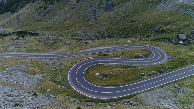 带无人机的山口。Transfagarasan道路。视频素材