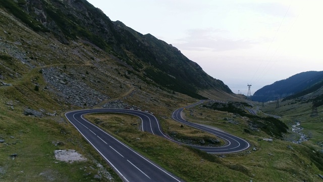 带无人机的山口。Transfagarasan道路。视频下载