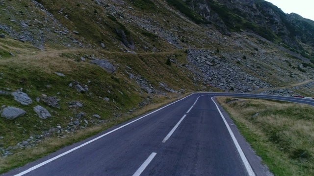 带无人机的山口。Transfagarasan道路。视频素材