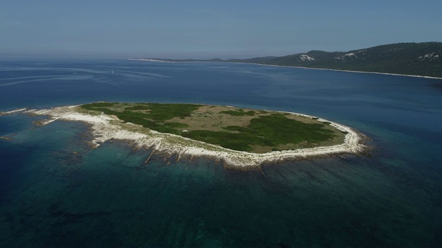 地中海小岛鸟瞰图视频素材