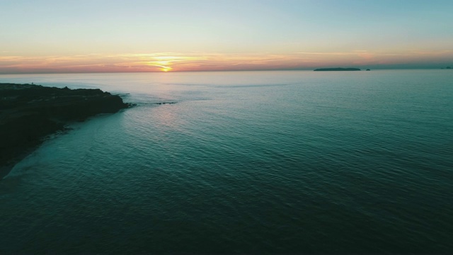 海洋岩石海岸线视频素材