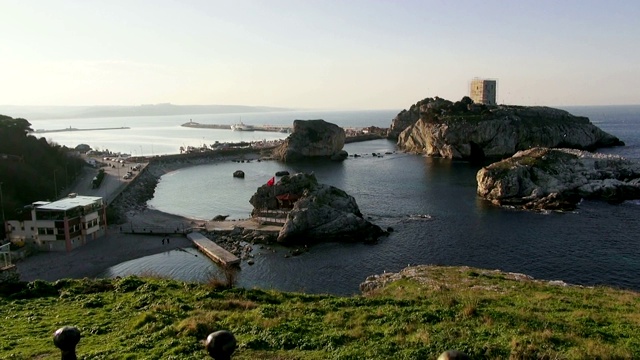 土耳其斯乐镇附近黑海上岩石岛屿的美丽景色视频素材