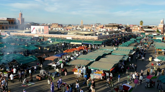 Jemaa el-Fna市场摊位中央广场购物广场马拉喀什摩洛哥视频素材